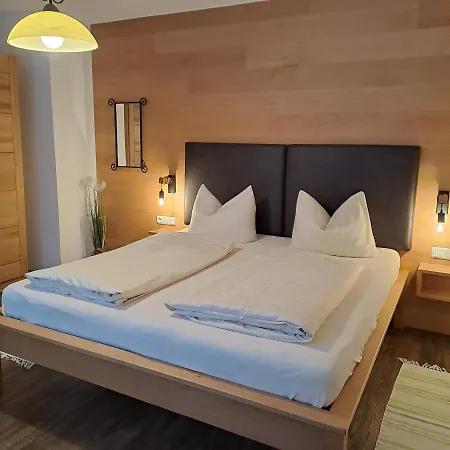 Lizzi Mountain Apartments Apartment